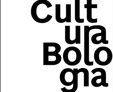 Logo del portale Cultura Bologna con scritta nera su sfondo bianco.